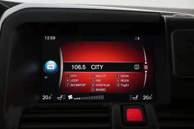 Valkoinen Maastoauto, Volvo XC60 – JLO-969