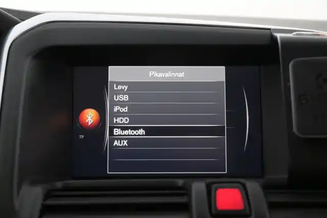 Valkoinen Maastoauto, Volvo XC60 – JLO-969