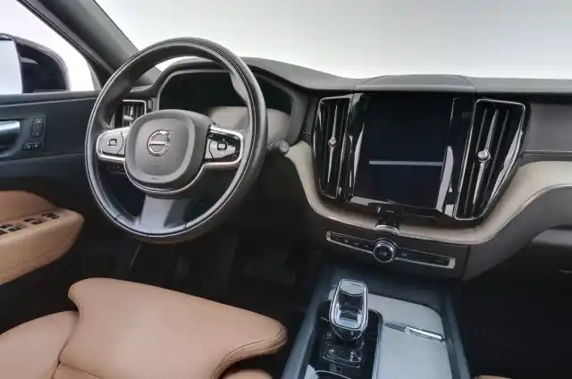 Musta Maastoauto, Volvo XC60 – JLP-442
