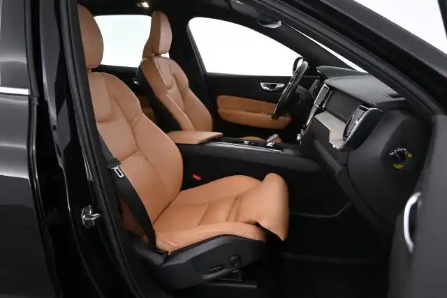 Musta Maastoauto, Volvo XC60 – JLP-442