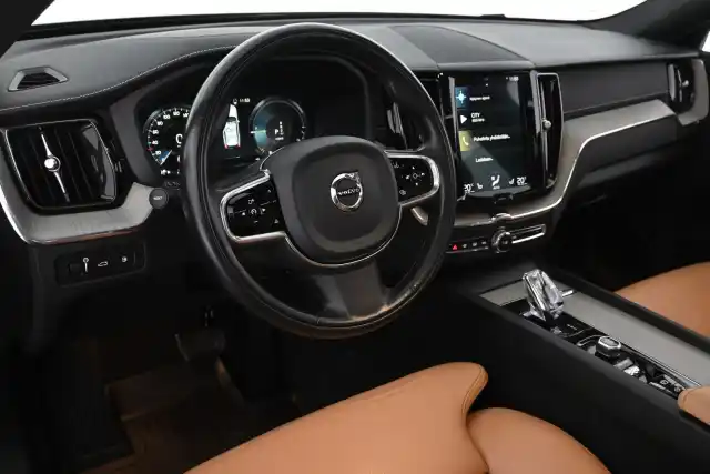 Musta Maastoauto, Volvo XC60 – JLP-442