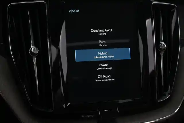 Musta Maastoauto, Volvo XC60 – JLP-442