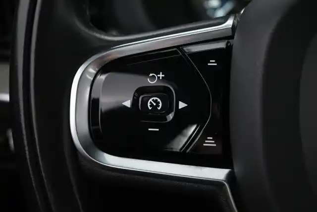 Musta Maastoauto, Volvo XC60 – JLP-442