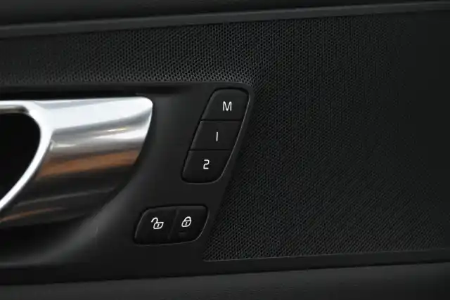 Musta Maastoauto, Volvo XC60 – JLP-442