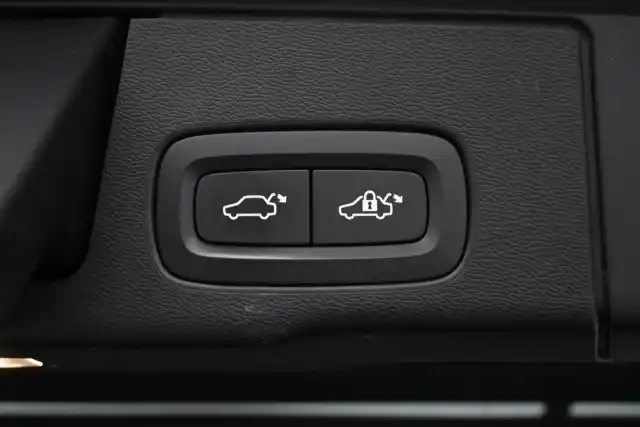 Musta Maastoauto, Volvo XC60 – JLP-442