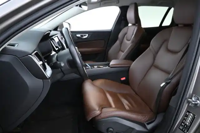 Harmaa Farmari, Volvo V60 – JLP-507