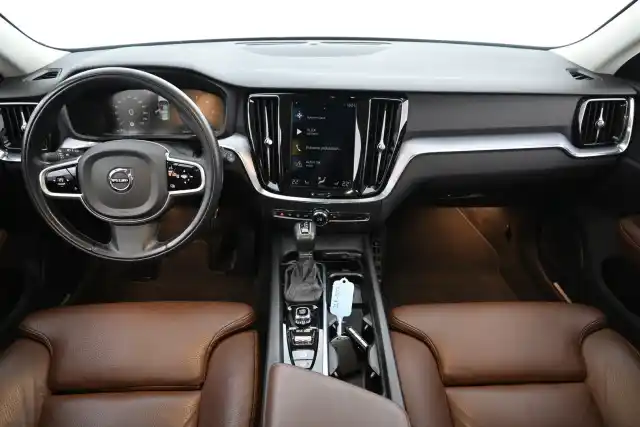Harmaa Farmari, Volvo V60 – JLP-507