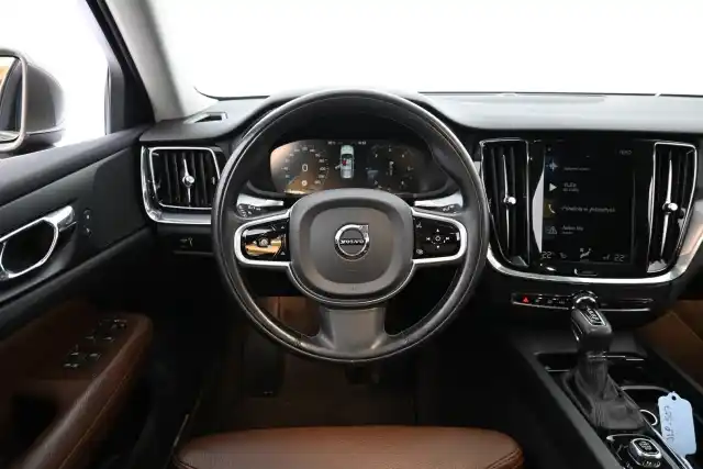 Harmaa Farmari, Volvo V60 – JLP-507