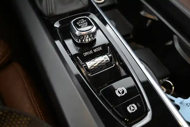 Harmaa Farmari, Volvo V60 – JLP-507