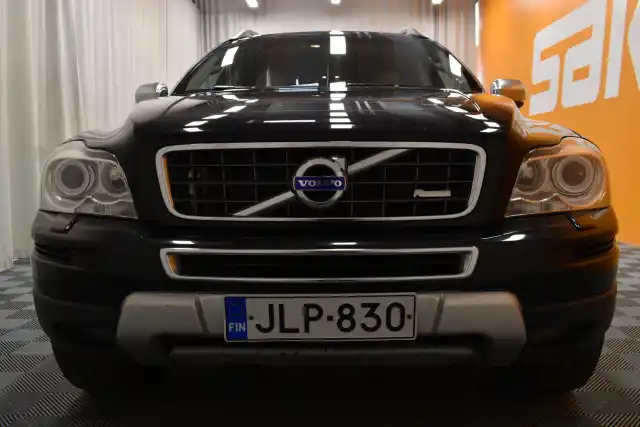 Musta Maastoauto, Volvo XC90 – JLP-830