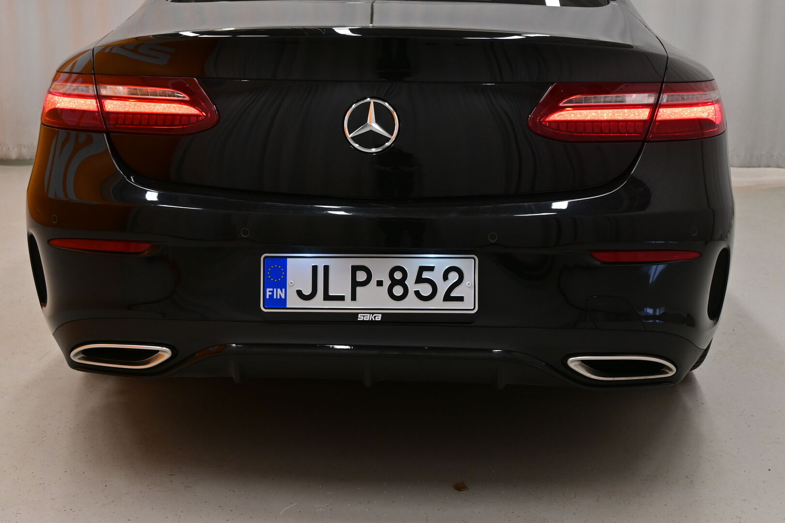 Musta Coupe, Mercedes-Benz E – JLP-852