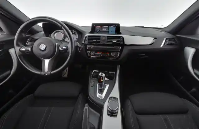 Valkoinen Viistoperä, BMW 118 – JLR-557