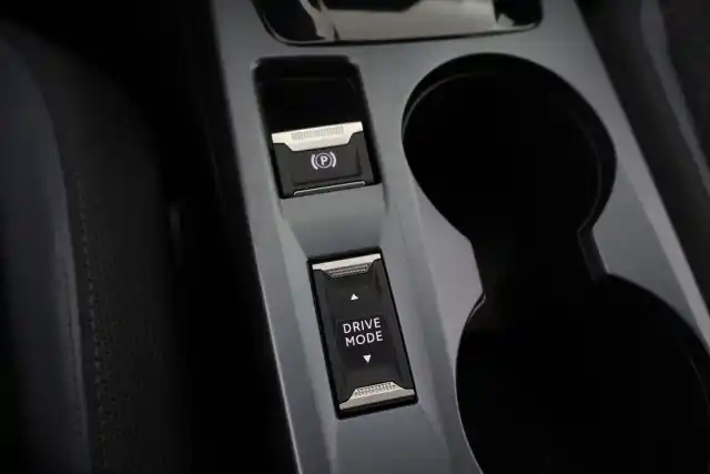 Oranssi Maastoauto, Peugeot e-2008 – JLS-158
