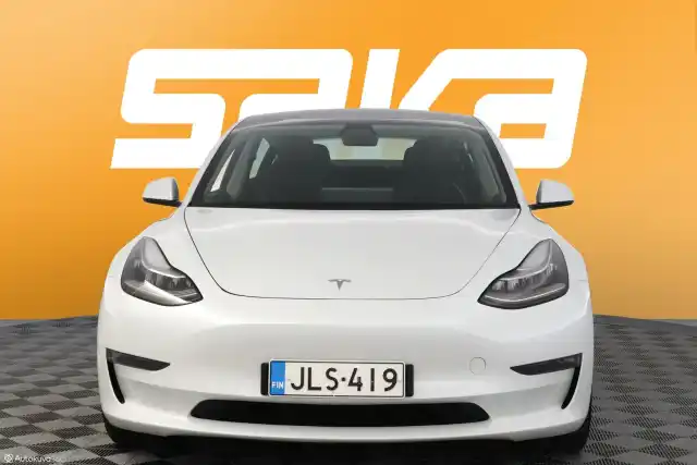 Valkoinen Sedan, Tesla Model 3 – JLS-419