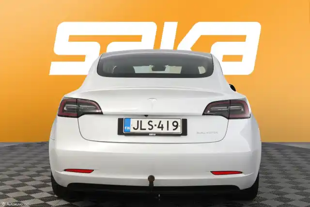 Valkoinen Sedan, Tesla Model 3 – JLS-419