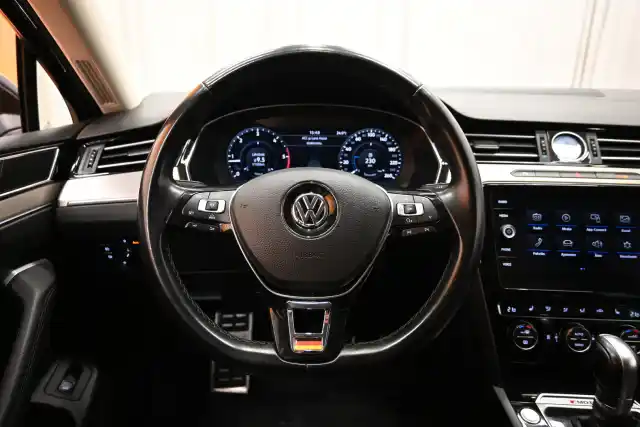 Harmaa Farmari, Volkswagen Passat – JLS-495