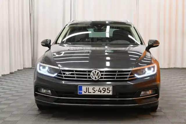 Harmaa Farmari, Volkswagen Passat – JLS-495