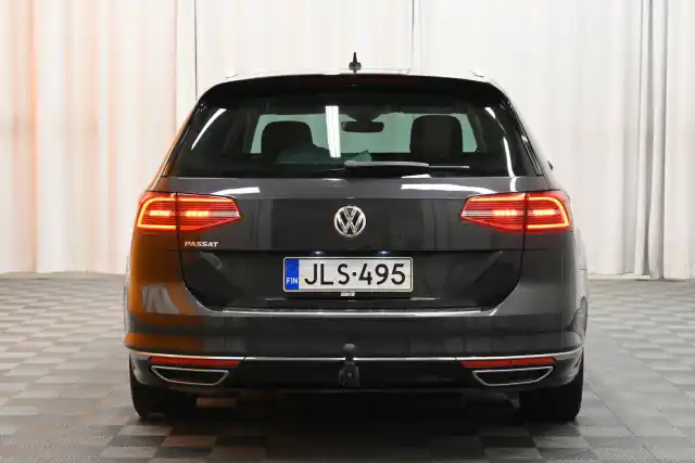 Harmaa Farmari, Volkswagen Passat – JLS-495