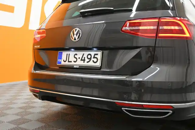 Harmaa Farmari, Volkswagen Passat – JLS-495