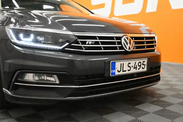 Harmaa Farmari, Volkswagen Passat – JLS-495