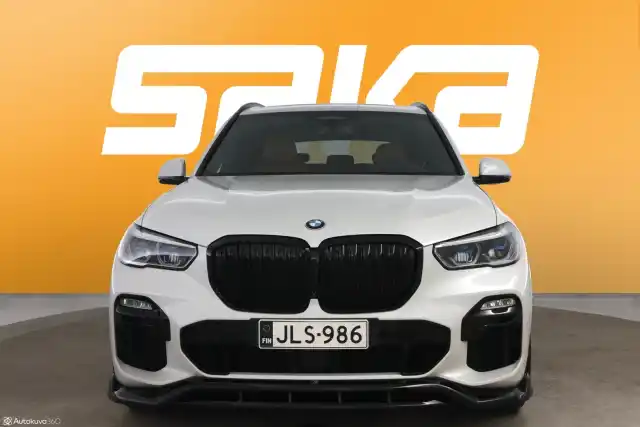 Valkoinen Maastoauto, BMW X5 – JLS-986