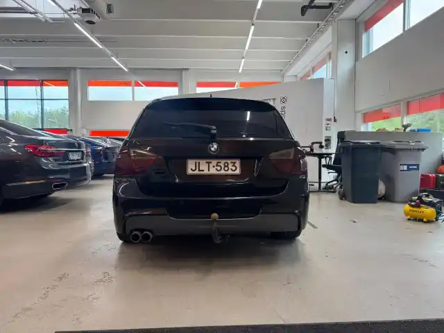Musta Farmari, BMW 325 – JLT-583