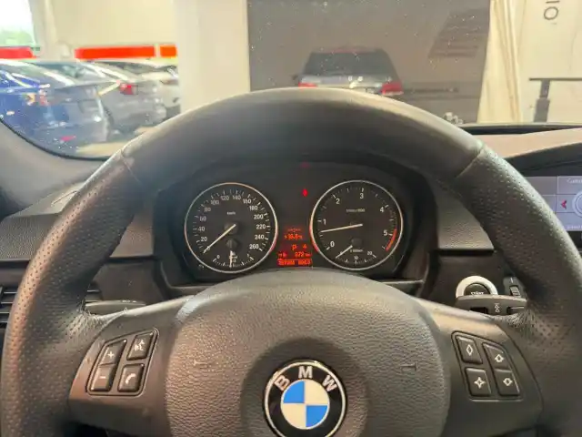 Musta Farmari, BMW 325 – JLT-583