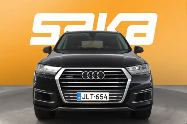 Musta Maastoauto, Audi Q7 – JLT-654