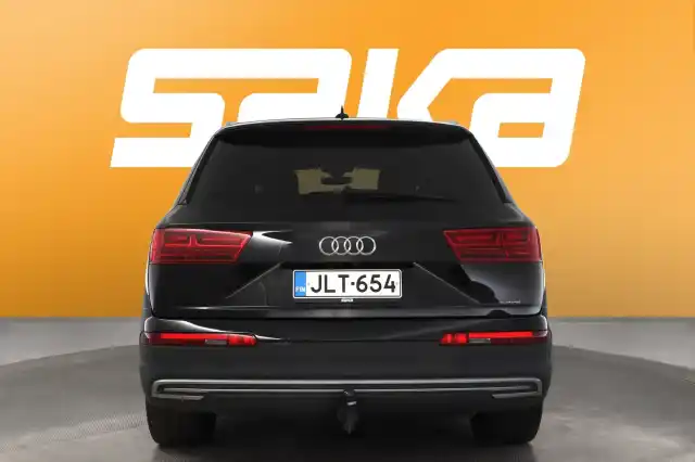 Musta Maastoauto, Audi Q7 – JLT-654