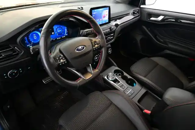 Sininen Farmari, Ford Focus – JLU-617