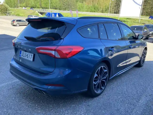 Sininen Farmari, Ford Focus – JLU-617
