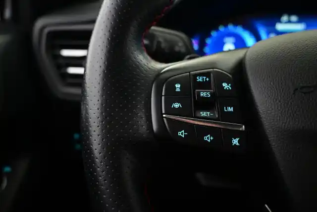 Sininen Farmari, Ford Focus – JLU-617