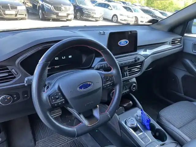 Sininen Farmari, Ford Focus – JLU-617