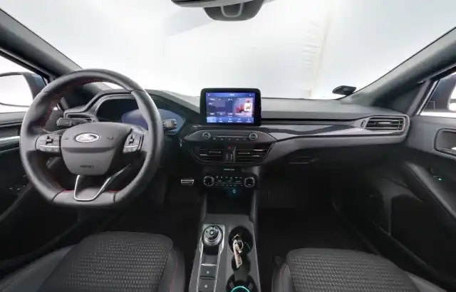 Sininen Farmari, Ford Focus – JLU-617