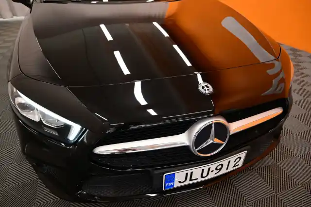 Musta Viistoperä, Mercedes-Benz A – JLU-912