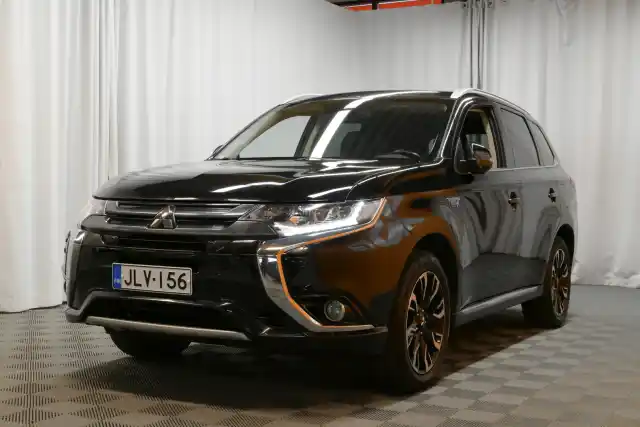 Musta Maastoauto, Mitsubishi Outlander PHEV – JLV-156