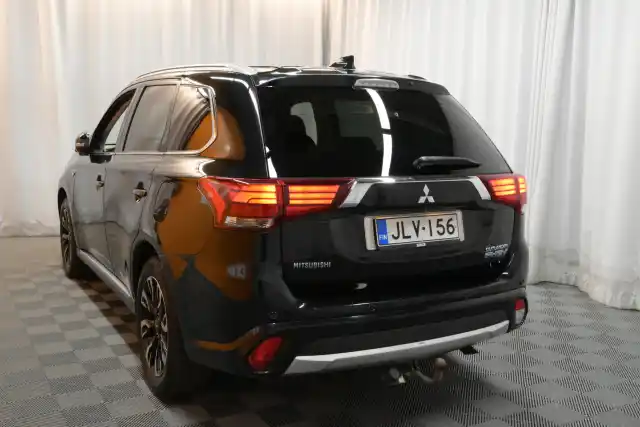 Musta Maastoauto, Mitsubishi Outlander PHEV – JLV-156