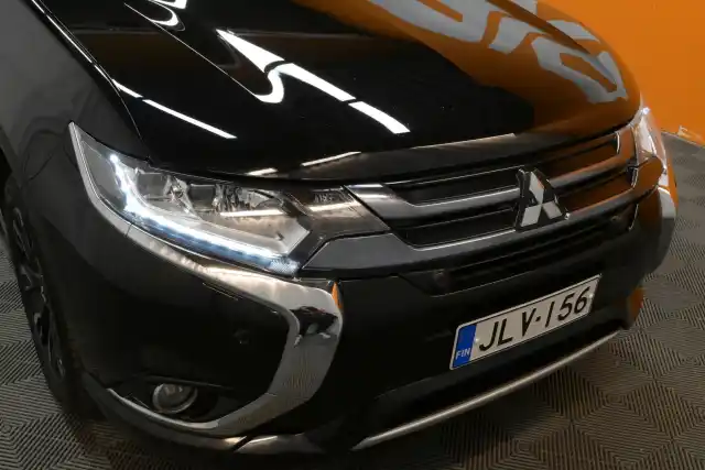 Musta Maastoauto, Mitsubishi Outlander PHEV – JLV-156