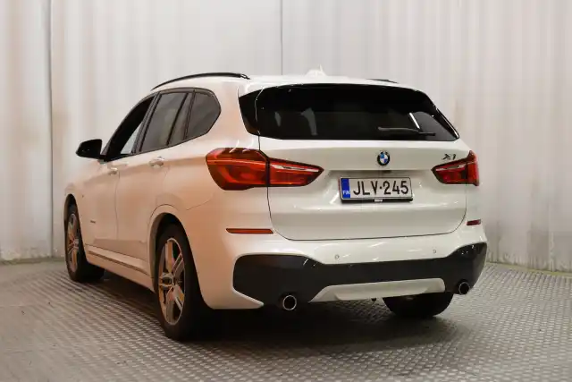 Valkoinen Maastoauto, BMW X1 – JLV-245