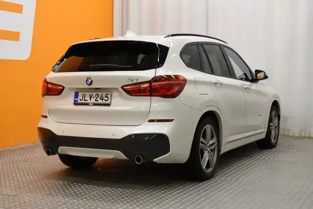 Valkoinen Maastoauto, BMW X1 – JLV-245