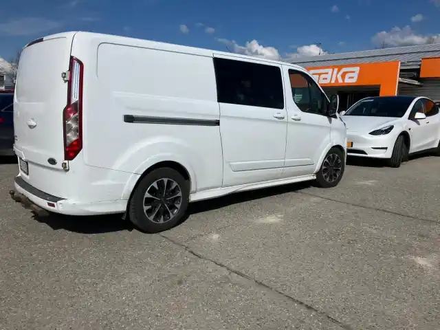 Valkoinen Pakettiauto, Ford Transit Custom – JLV-376