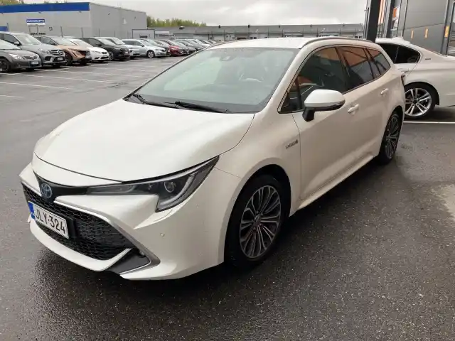 Valkoinen Farmari, Toyota Corolla – JLY-324