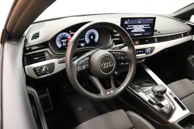 Musta Viistoperä, Audi A5 – JLY-579