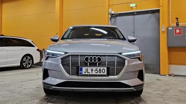 Hopea Maastoauto, Audi e-tron – JLY-580