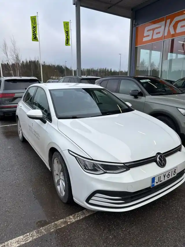 Valkoinen Viistoperä, Volkswagen Golf – JLY-618