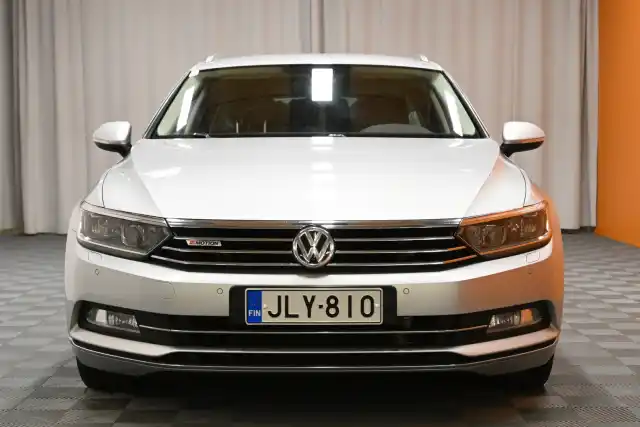 Hopea Farmari, Volkswagen Passat – JLY-810