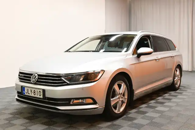 Hopea Farmari, Volkswagen Passat – JLY-810