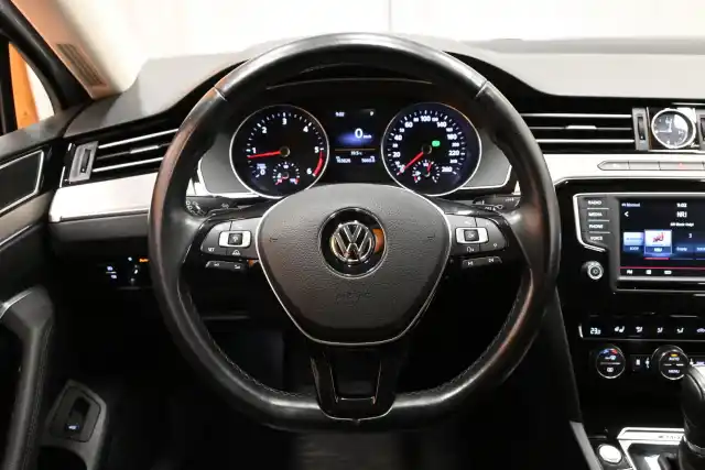 Hopea Farmari, Volkswagen Passat – JLY-810