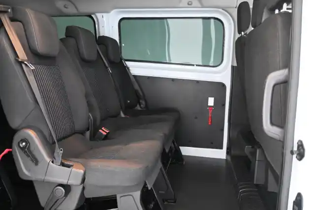 Valkoinen Tila-auto, Ford TRANSIT CUSTOM – JLY-862