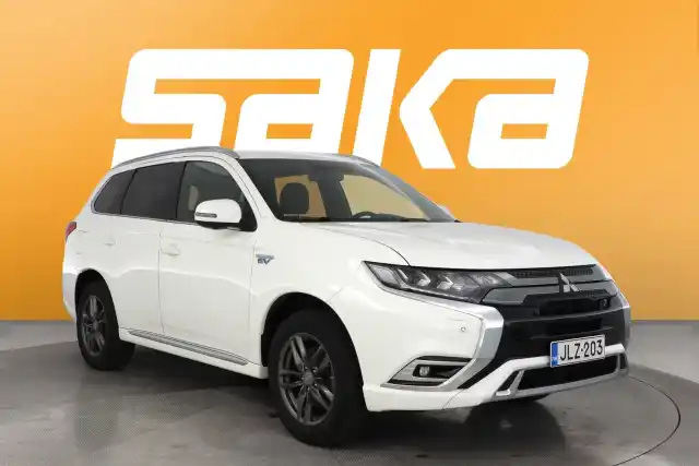 Valkoinen Maastoauto, Mitsubishi Outlander PHEV – JLZ-203